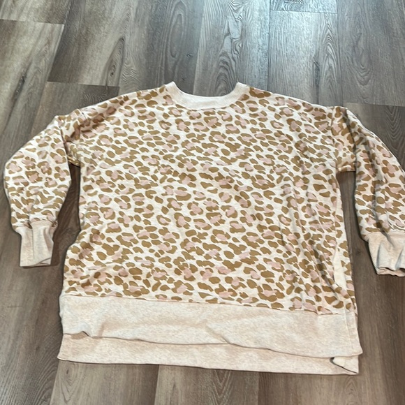 Aerie Cheetah Print Light Crewneck - Picture 3 of 14